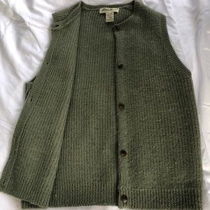 Eddie Bauer size S/P sleeveless sweater vest in olive green.